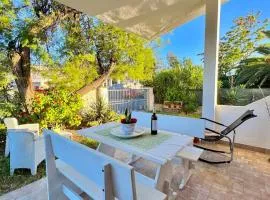 Tina's Tiny House - 10 meters from the beach