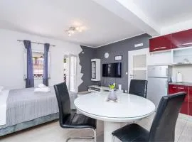 Studio Apartment Feather