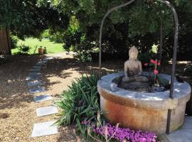 Gîte de charme, ξενοδοχείο στην Αρλ