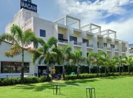 La Macaw Resort