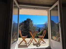 Chambre spacieuse vue sur le Ventoux