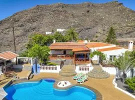 Villa Colmena by Villa Plus