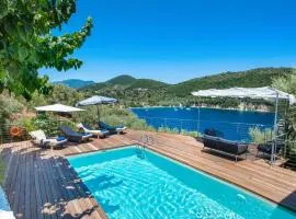Villa Floisvos Desimi by Villa Plus