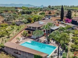 Huge Villa with Stunnig Pool