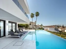 Luxury Villa with Breathtaking Views in Marbella By Lodgerstrip