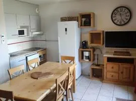 Chalet duplex 3 pièces pour 7 pers. avec terrasse et parking gratuit - FR-1-504-79