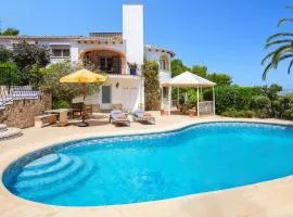 Villa Murales by Villa Plus