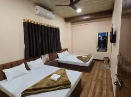 HOTEL MAHESHWARI GREEN's