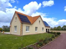 Villa DES COEURS NORMANDS, hotel u gradu Pirou