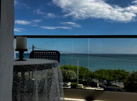 Agnanti - Seafront Home with Aegean Sea View, hotel di Loutrá Elevtherón