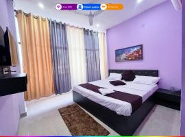 FULLY AIR-CONDITIONED - HOTEL SHIV # DARSHAN PREMIUM Near Kashi Vishwanath Temple - Kashi Vishwanath temple - Free Public Parking and Wifi Facilities - Air Conditioning Room, hotel v destinaci Váránasí