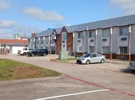 Red Roof Inn & Suites Euless - DFW Airport Southwest