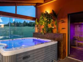 Casal Tartàn - Private Villa with SPA & Pool, hotel em San Costanzo