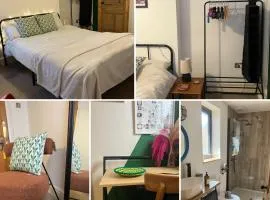 Suburban Victorian double ensuite, excellent transport links to Bham