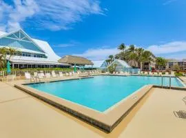 2 Mi to Jupiter Beach Condo with Lake Views