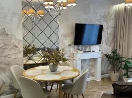 Family & Business Sauna Apartments Plac Wolności CENTRUM Downtow, - Piękny Apartament - 5 Bedroom with Private Sauna, Bath with Hydromassage, Parking, Catering Options