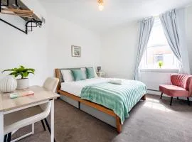Modern London stay near Nothing Hill