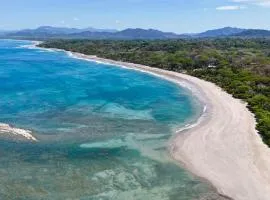 Santa Teresa Manzanillo Walk to Beach, New Home, Center of Tranquil Town