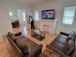 Short Walk to Niagara Falls 6 Bedrooms