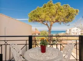 Sweet Cottage Retreat 350m from the sea by Zantewize