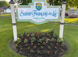 Motel Le Villageois Du Lac, h&ocirc;tel avec bain &agrave; remous &agrave; Saint-Francois-du-Lac