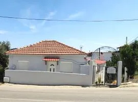 Jenny Sam renovated house for 5 near center and be