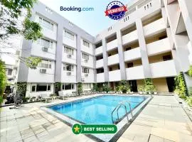 Swimming Pool near Sea Beach HOTEL RB, PURI, fully Air Conditioned Rooms And BREAKFAST, Wifi & Restaurant And Parking - THE LUXUARY HOTEL IN PURI