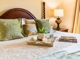 1 BR Top Floor - private balcony & views 5304