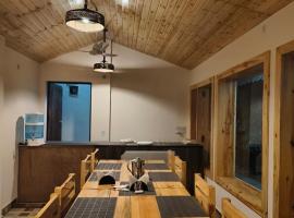 Bhimtal Birding Lodge, hotel in Bhowāli