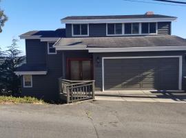 A Whale Watcher-Spring Special, Hotel in Cambria