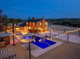 Cedar House - Pickleball, Saltwater Pool, Sauna