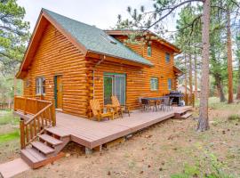 Picturesque Log Cabin in Estes Park 9 Mi to RMNP, spa hotel in Estes Park