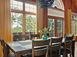 The Treetop House Pet Friendly-Spring Special, Hotel in Cambria