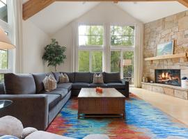 472 Holden Road, hôtel à Avon