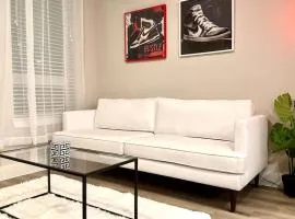 Beautiful 1BR - Fitness & Pool