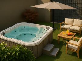 Luxury Modern Oasis with Private Garden" Grand Jacuzzi", Hotel in Podstrana