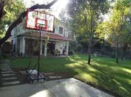 Linda casa de campo con todas las comodidades de la ciudad