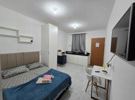 Flat completo a 5 minutos apé de mercado, farmácia, hotel in Aparecida de Goiania