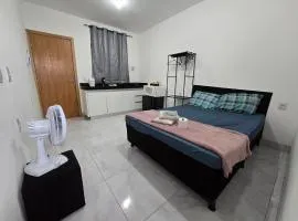 Flat completo a 6 minutos de mercado e praça
