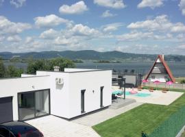 Danka Pool House, hotel em Usije