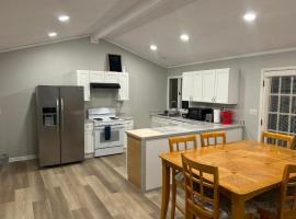 City House in Forest, ξενώνας σε Greensboro