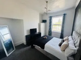 Cozy Double Room with Smart TV Near Hull City Centre