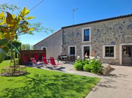GÎTE chez la petite marie à 40 mn du PUY DU FOU, hotel de 4 estrellas en Moncoutant