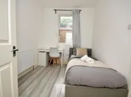 Quite Ensuite room -Shard house