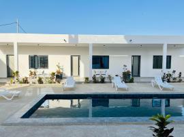 Chez Elisa, hotel com piscina em Mbour