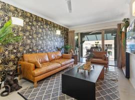 Jungle Retreat Cairns - 9 Pools I Gym I BBQ, hotel v destinaci Westcourt