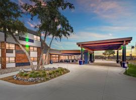 Holiday Inn & Suites St. Cloud by IHG, hotel in Saint Cloud