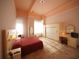 Hotel Liberty, hotel em Viareggio