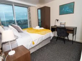The skyline Luxe - Executive 2BR Retreat in Bradford City Centre