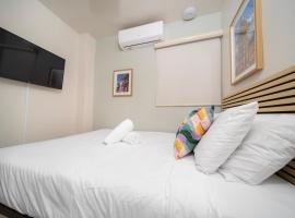 Room 10 Cozy Urban Hideaway in Arts District, hotel near Isla Grande Airport - SIG, San Juan